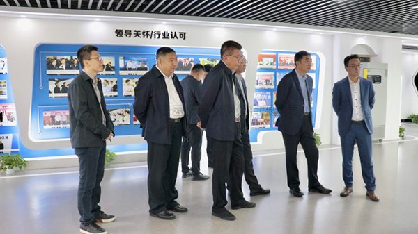 长春市当局副市长曹武一行莅临大红鹰娱乐官网调研互换