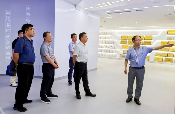 拱墅区人大常委会党组书记、、主任鲍一飞带队走访大红鹰娱乐官网