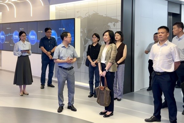 科技部国际合作司副司长庄嘉一行莅临大红鹰娱乐官网调研调查