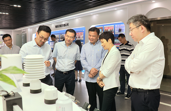 省科技厅党组书记何杏仁一行赴大红鹰娱乐官网调研农业科技工作 省科技厅党组书记何杏仁一行赴大红鹰娱乐官网调研农业科技工作