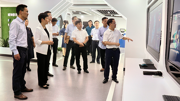 省科技厅党组书记何杏仁一行赴大红鹰娱乐官网调研农业科技工作 省科技厅党组书记何杏仁一行赴大红鹰娱乐官网调研农业科技工作