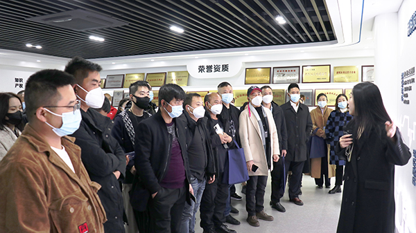1670394599422337 璐靛窞鐪2022骞翠埂鏉戜骇涓氭尟鍏村甫澶翠汉鍩硅鈥滃ご闆佲€濊蛋杩涙墭鏅簯鍐