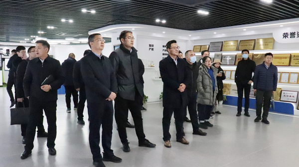 农业村落部信息中心与四川彭州、、、崇州市结合调研组赴大红鹰娱乐官网调查