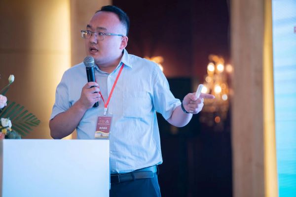 1695449333988488.jpg 大红鹰娱乐官网营销副总周蓝舰作《产业大脑+将来农场的模式索求》专题汇报.jpg